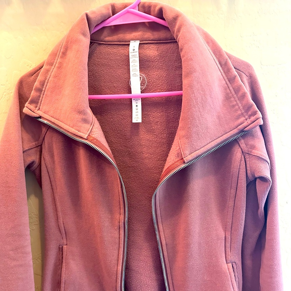 Lululemon zip up jacket size 4